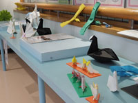 「鳥の折り紙展示　折り方指導」